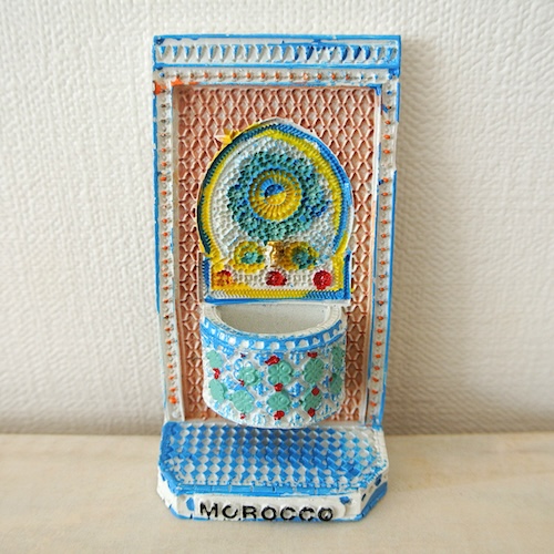 ”モロッコの水汲み場のマグネット”/