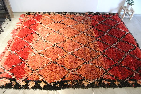 モロッカンビンテージラグ・アジラル L 「ルージュ」 赤 （1970年代/約194×165cm/約3.2畳）　大きいサイズ おしゃれなインテリア  暖かい　ウール